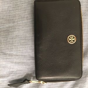 Tory Burch Robinson Wallet